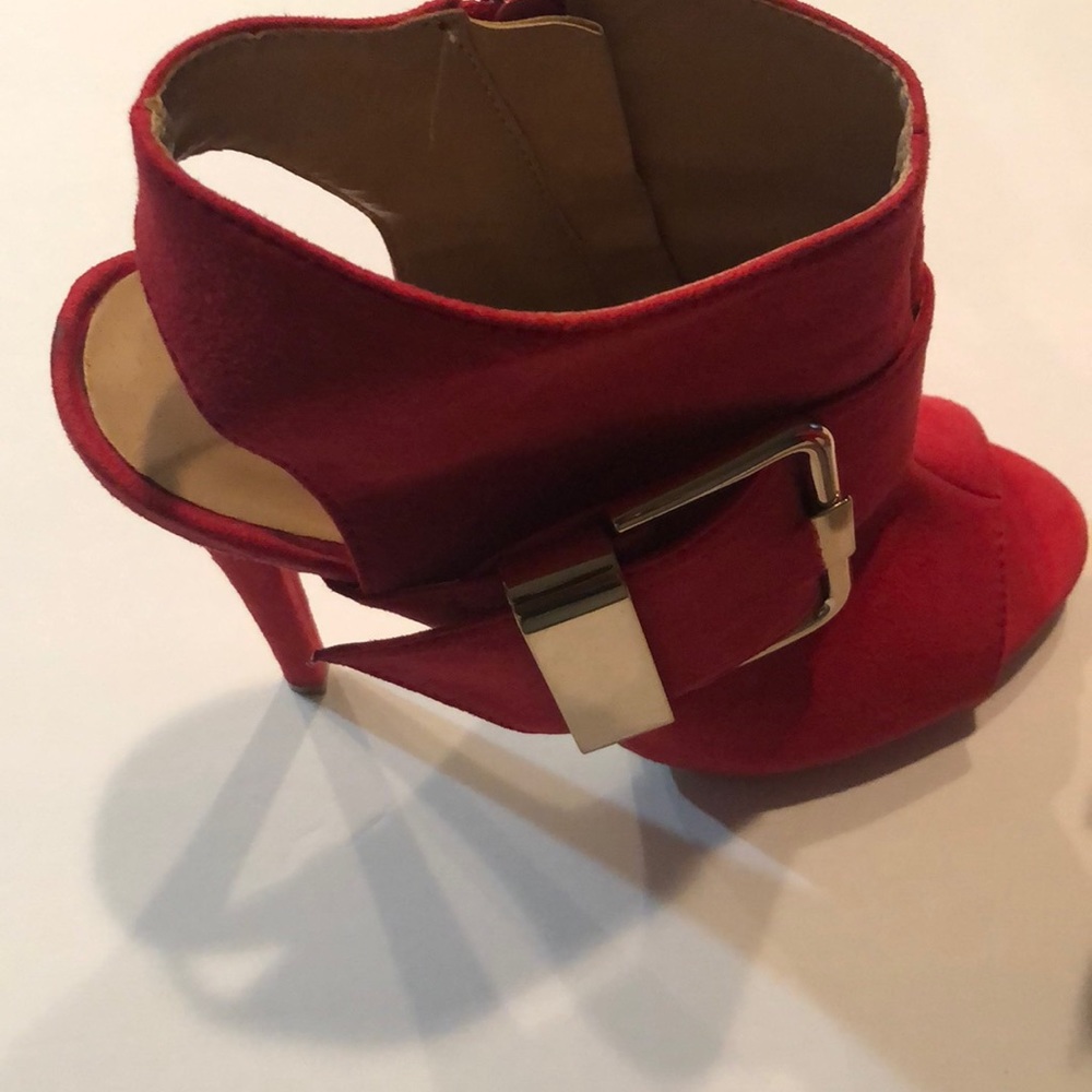 Red Heels 👠 - Picture 8 of 10